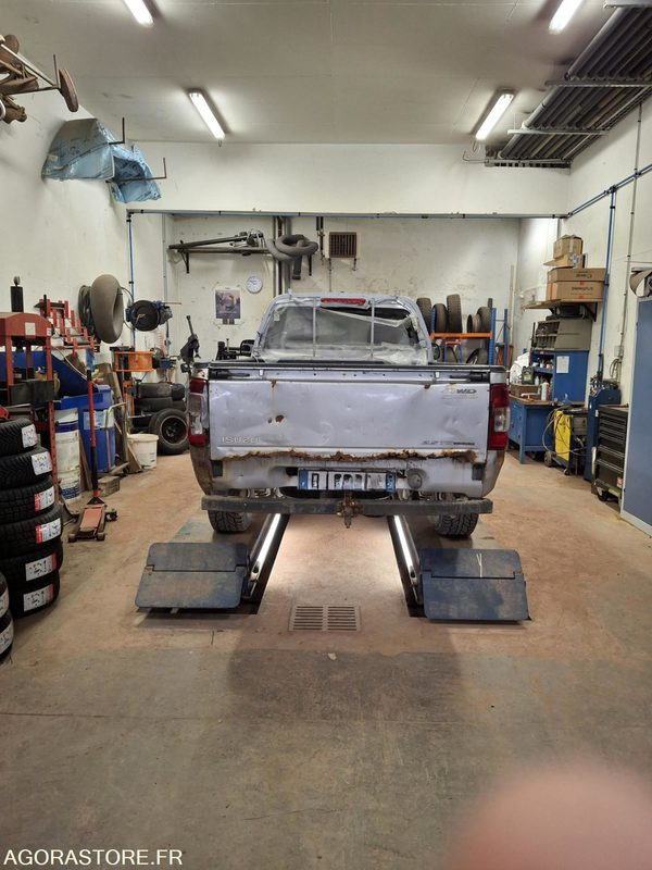 PICK UP D MAX ISUZU - Pick-up: photos 2 PICK UP D MAX ISUZU - Pick-up: photos 2