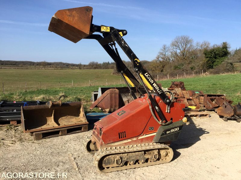 PORTE OUTILS à chenilles DITCH WITCH SK500 - Chargeuse: photos 1 PORTE OUTILS à chenilles DITCH WITCH SK500 - Chargeuse: photos 1