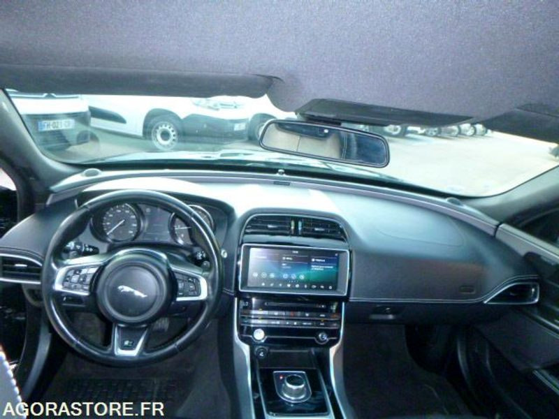 Voiture PRIX TTC 0% TVA - JAGUAR XE 2.0 180CV R SPORT AWD - 2016 - 160 000km: photos 9