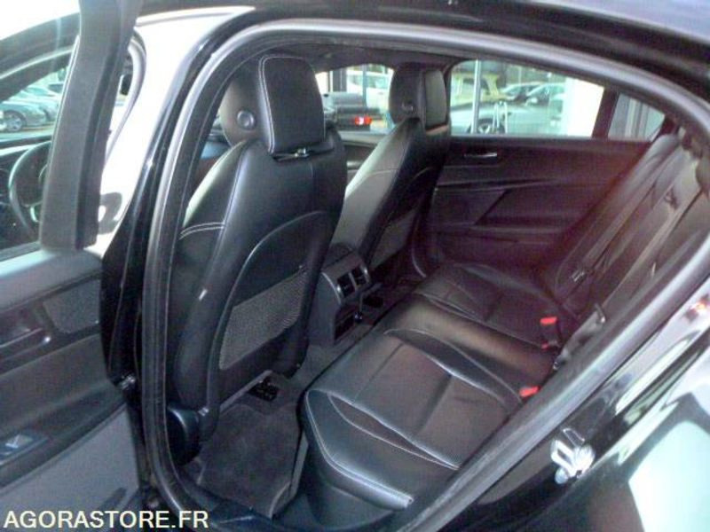 Voiture PRIX TTC 0% TVA - JAGUAR XE 2.0 180CV R SPORT AWD - 2016 - 160 000km: photos 8