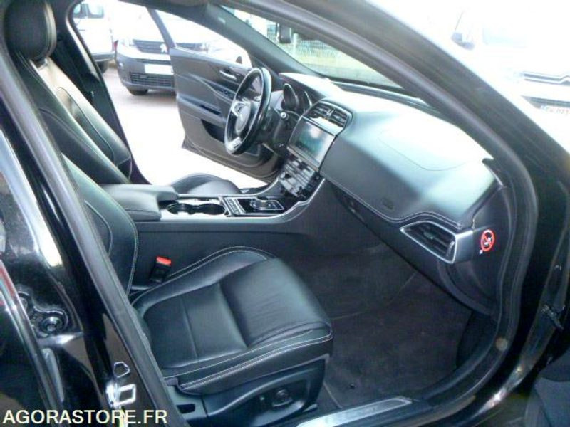 Voiture PRIX TTC 0% TVA - JAGUAR XE 2.0 180CV R SPORT AWD - 2016 - 160 000km: photos 11