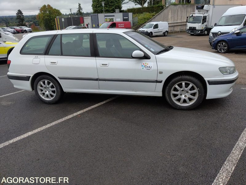 Peugeot 406 st pack sport break 2.2 essence 16v  160cv - Voiture break: photos 4 Peugeot 406 st pack sport break 2.2 essence 16v  160cv - Voiture break: photos 4