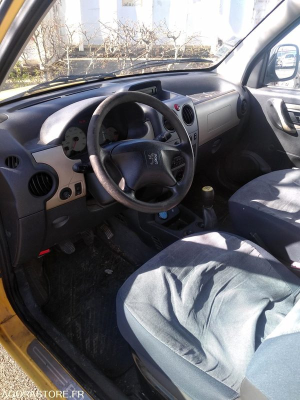Peugeot PARTNER GNV 155130 kms 2007 - Voiture: photos 3 Peugeot PARTNER GNV 155130 kms 2007 - Voiture: photos 3