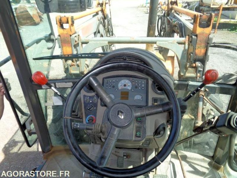 RENAULT CELTIS 426 (E2462) + Chargeur Faucheux F26 avec godet (E3472) - Tracteur agricole: photos 5 RENAULT CELTIS 426 (E2462) + Chargeur Faucheux F26 avec godet (E3472) - Tracteur agricole: photos 5