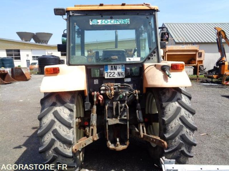 RENAULT CELTIS 426 (E2462) + Chargeur Faucheux F26 avec godet (E3472) - Tracteur agricole: photos 4 RENAULT CELTIS 426 (E2462) + Chargeur Faucheux F26 avec godet (E3472) - Tracteur agricole: photos 4