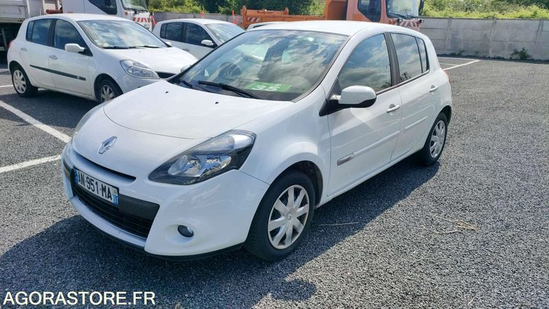 RENAULT CLIO - 2010 - 196673kms - Voiture: photos 1 RENAULT CLIO - 2010 - 196673kms - Voiture: photos 1