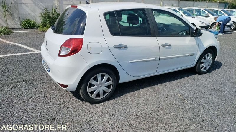 RENAULT CLIO - 2010 - 196673kms - Voiture: photos 2 RENAULT CLIO - 2010 - 196673kms - Voiture: photos 2