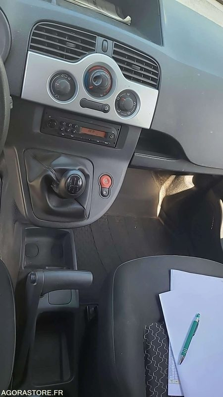 Fourgonnette RENAULT KANGOO - 2011 - 81107KM - BV-627-ML: photos 12 Fourgonnette RENAULT KANGOO - 2011 - 81107KM - BV-627-ML: photos 12