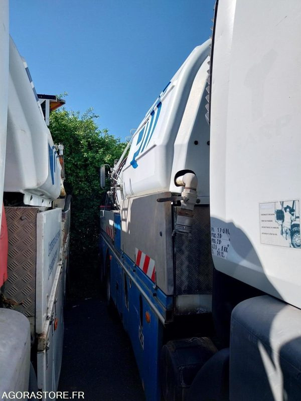 RENAULT Kerax Hydrocureur HUWER 2003 (388535Km) ROULANT EXPORT UNIQUEMENT - Camion hydrocureur: photos 2 RENAULT Kerax Hydrocureur HUWER 2003 (388535Km) ROULANT EXPORT UNIQUEMENT - Camion hydrocureur: photos 2