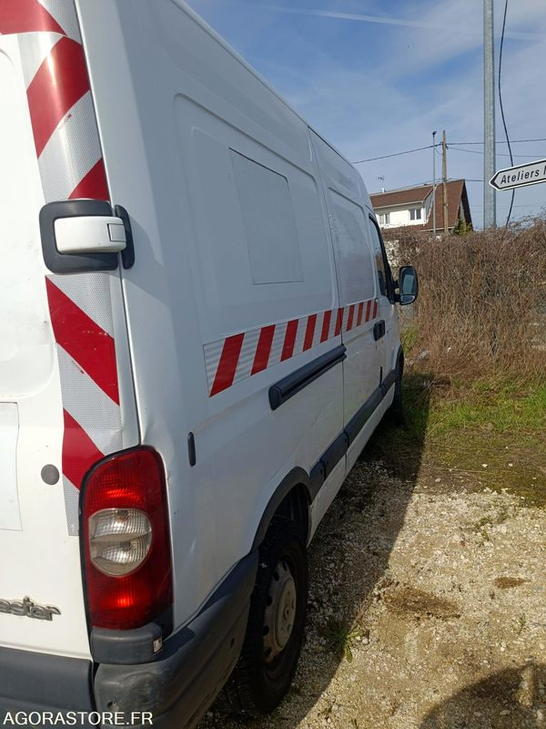 RENAULT MASTER - 2004 - 185782km - Fourgon utilitaire: photos 4 RENAULT MASTER - 2004 - 185782km - Fourgon utilitaire: photos 4