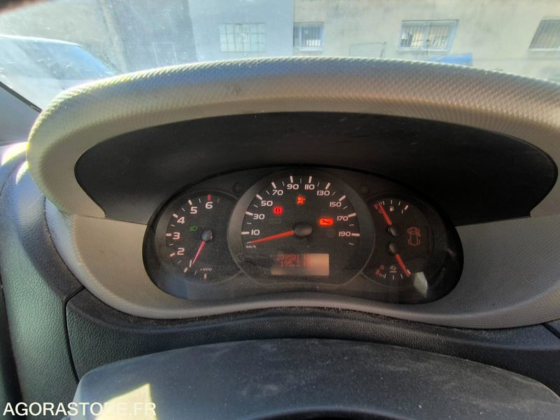 Fourgon utilitaire RENAULT MASTER III - 2017 - 239581 Kms: photos 9