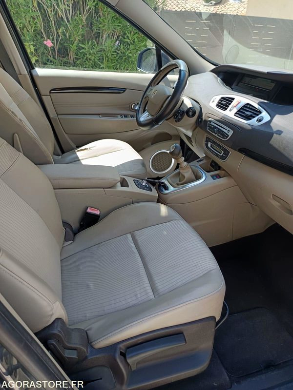 Voiture RENAULT SCENIC - 2009 - 154900KMS: photos 11
