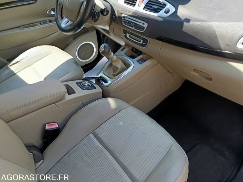 Voiture RENAULT SCENIC - 2009 - 154900KMS: photos 10