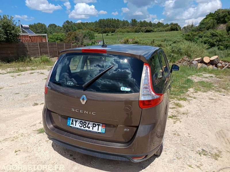 RENAULT SCENIC - 2010 - 138500KMS - Voiture: photos 5 RENAULT SCENIC - 2010 - 138500KMS - Voiture: photos 5