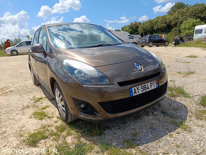 RENAULT SCENIC - 2010 - 138500KMS - Voiture: photos 1 RENAULT SCENIC - 2010 - 138500KMS - Voiture: photos 1