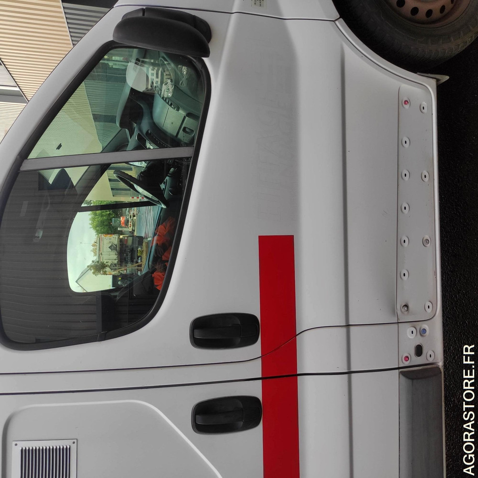 RENAULT - TRAFIC - 2013 / 171683 KMS (CS-775-FQ) - Fourgon utilitaire: photos 4 RENAULT - TRAFIC - 2013 / 171683 KMS (CS-775-FQ) - Fourgon utilitaire: photos 4