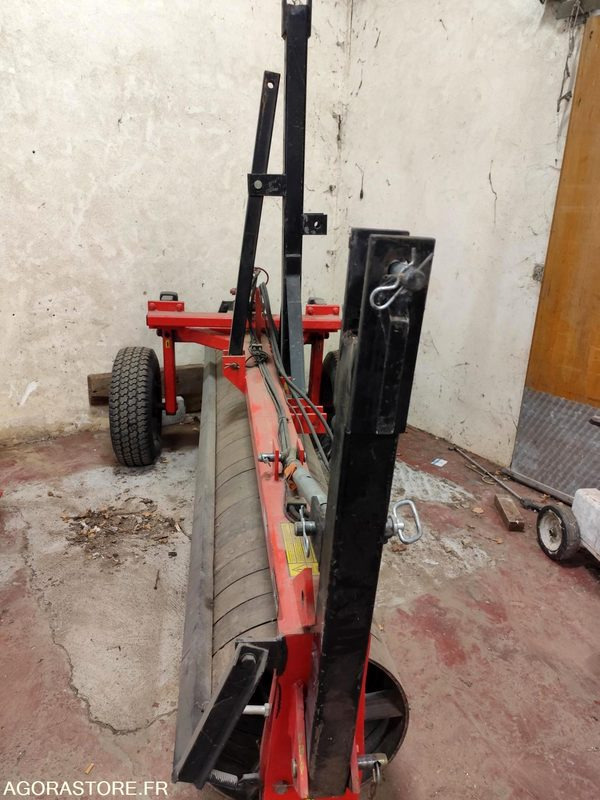 ROULEAU QUIVOGNE RSR 300 TRES PEU SERVI ANNEE 2003 - Matériel de jardinage: photos 1 ROULEAU QUIVOGNE RSR 300 TRES PEU SERVI ANNEE 2003 - Matériel de jardinage: photos 1