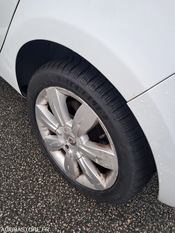 Renault CLIO 3 -2011 - Voiture: photos 5 Renault CLIO 3 -2011 - Voiture: photos 5