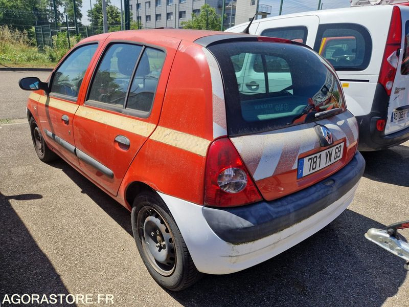 Renault Clio - 781YW69 - Voiture: photos 4 Renault Clio - 781YW69 - Voiture: photos 4