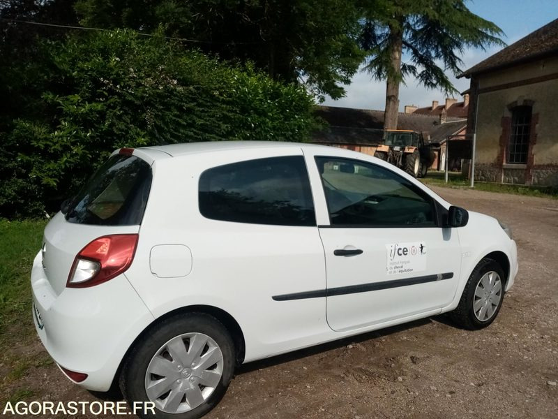 Renault Clio III 2 places 1.5 L Diesel - 211 000km - Voiture: photos 2 Renault Clio III 2 places 1.5 L Diesel - 211 000km - Voiture: photos 2