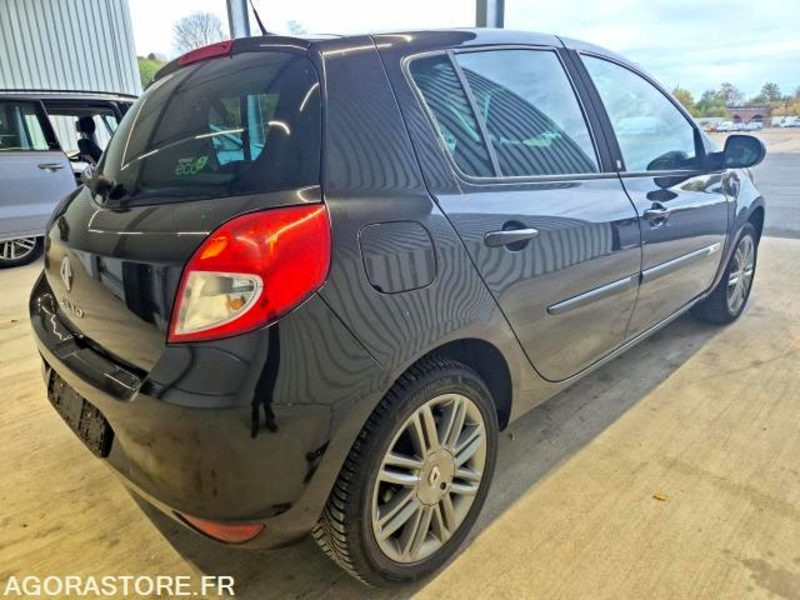 Renault Clio III Phase 2 – TomTom Edition 1.2 75 – 2011 – Seulement 33 200 km – - Voiture: photos 2 Renault Clio III Phase 2 – TomTom Edition 1.2 75 – 2011 – Seulement 33 200 km – - Voiture: photos 2