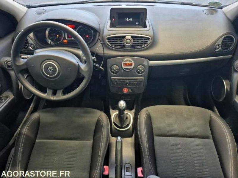 Renault Clio III Phase 2 – TomTom Edition 1.2 75 – 2011 – Seulement 33 200 km – - Voiture: photos 3 Renault Clio III Phase 2 – TomTom Edition 1.2 75 – 2011 – Seulement 33 200 km – - Voiture: photos 3
