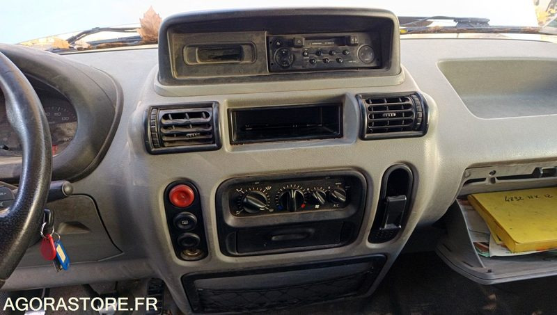 Fourgon utilitaire Renault Master - 2003 - 168021km: photos 9