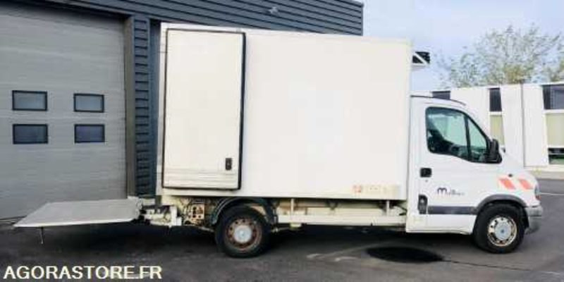Renault Master Frigorifique 3T5 - 245575km - 2002 - Utilitaire frigorifique: photos 4 Renault Master Frigorifique 3T5 - 245575km - 2002 - Utilitaire frigorifique: photos 4