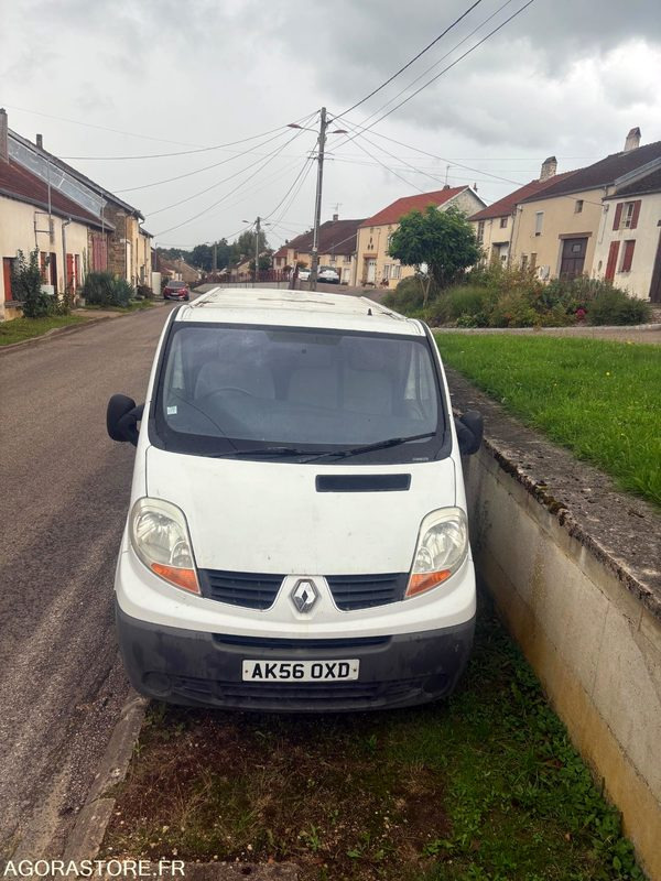 Renault Trafic dci 115 / 228000 km - Immatriculation anglaise - Fourgonnette, Utilitaire double cabine: photos 4 Renault Trafic dci 115 / 228000 km - Immatriculation anglaise - Fourgonnette, Utilitaire double cabine: photos 4
