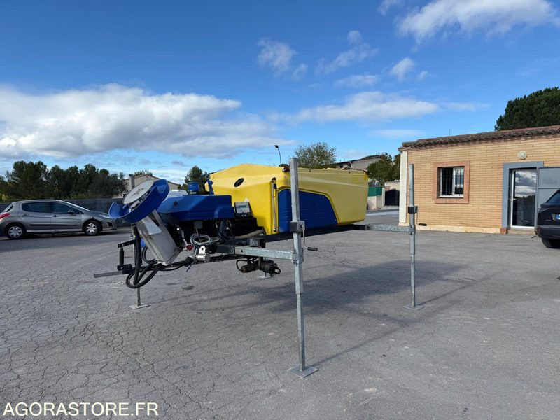 SALEUSE SCHMIDT SYNTOS S08-21 PECN-350 - Epandeur de sable: photos 1 SALEUSE SCHMIDT SYNTOS S08-21 PECN-350 - Epandeur de sable: photos 1