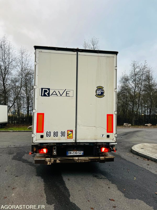 Semi-remorque Bâchée Fruehauf 2011 (3681) - Semi-remorque: photos 2 Semi-remorque Bâchée Fruehauf 2011 (3681) - Semi-remorque: photos 2