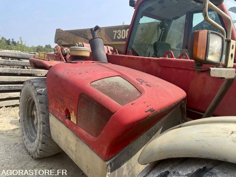 TELESCOPIQUE MANITOU MT1233 - 2002 / 6849 HEURES - Chariot télescopique: photos 5 TELESCOPIQUE MANITOU MT1233 - 2002 / 6849 HEURES - Chariot télescopique: photos 5