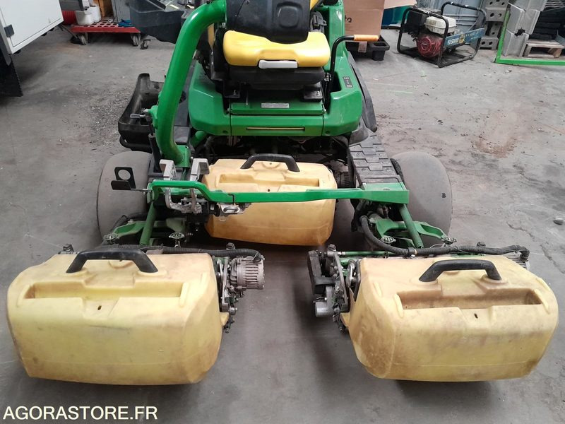 TONDEUSE AUTOPORTEE DE GREEN 2750E CUT DSL JOHN DEERE - 2024 / 600H - Matériel de jardinage: photos 4 TONDEUSE AUTOPORTEE DE GREEN 2750E CUT DSL JOHN DEERE - 2024 / 600H - Matériel de jardinage: photos 4