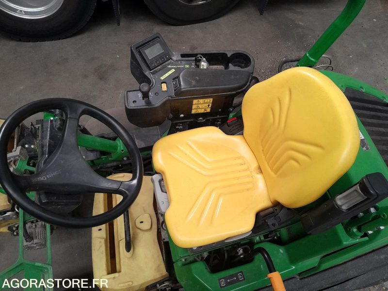 TONDEUSE AUTOPORTEE DE GREEN 2750E CUT DSL JOHN DEERE - 2024 / 600H - Matériel de jardinage: photos 2 TONDEUSE AUTOPORTEE DE GREEN 2750E CUT DSL JOHN DEERE - 2024 / 600H - Matériel de jardinage: photos 2