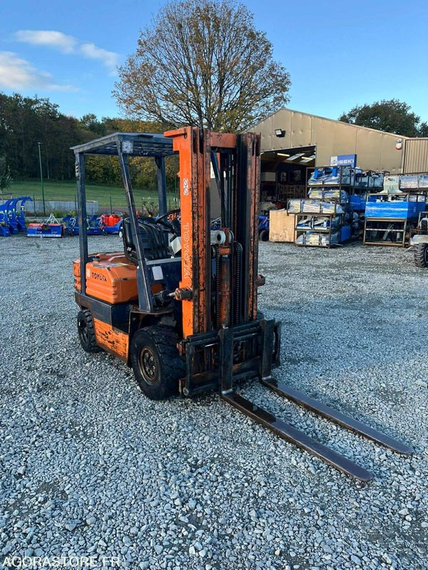 TOYOTA chariot levée libre TOYOTA 025FD18 Diesel - Chariot élévateur diesel: photos 2 TOYOTA chariot levée libre TOYOTA 025FD18 Diesel - Chariot élévateur diesel: photos 2