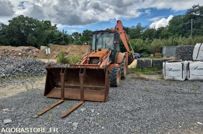 TRACTOPELLE NEW HOLLAND HITACHI FB100 - 031003055 / 1996 - 6337 HEURES - Tractopelle: photos 2 TRACTOPELLE NEW HOLLAND HITACHI FB100 - 031003055 / 1996 - 6337 HEURES - Tractopelle: photos 2