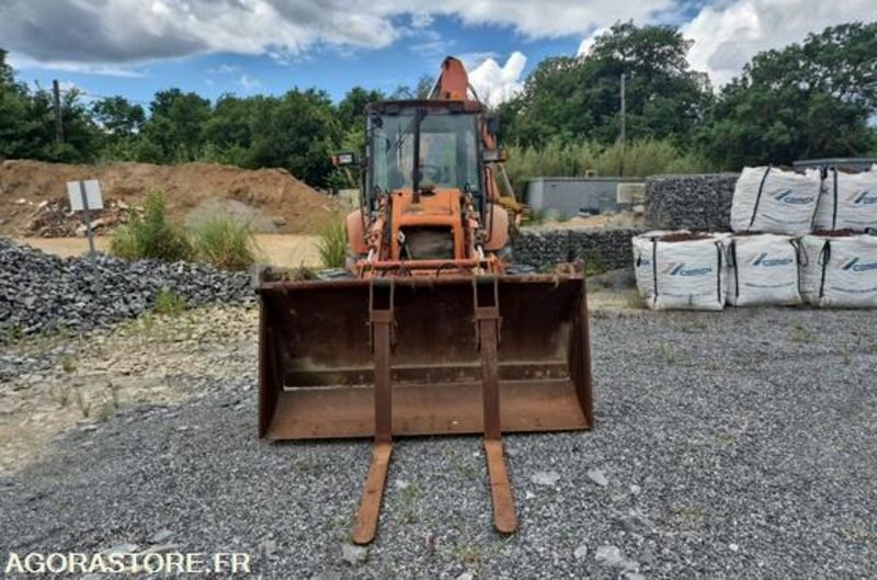 TRACTOPELLE NEW HOLLAND HITACHI FB100 - 031003055 / 1996 - 6337 HEURES - Tractopelle: photos 3 TRACTOPELLE NEW HOLLAND HITACHI FB100 - 031003055 / 1996 - 6337 HEURES - Tractopelle: photos 3