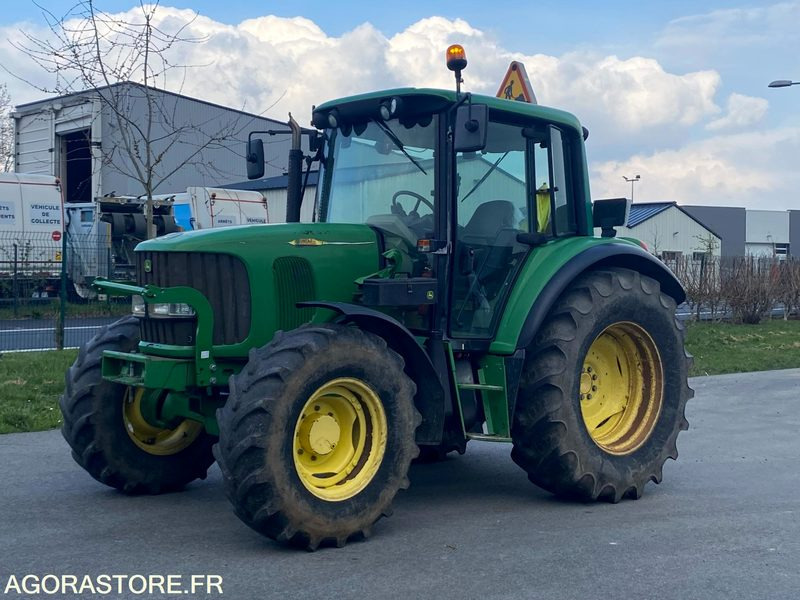 Tracteur John Deere 6120 - Tracteur agricole: photos 2 Tracteur John Deere 6120 - Tracteur agricole: photos 2
