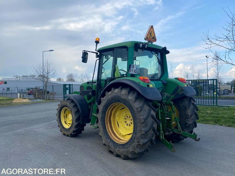 Tracteur John Deere 6120 avec fourche et godet griffe - Tracteur agricole: photos 5 Tracteur John Deere 6120 avec fourche et godet griffe - Tracteur agricole: photos 5