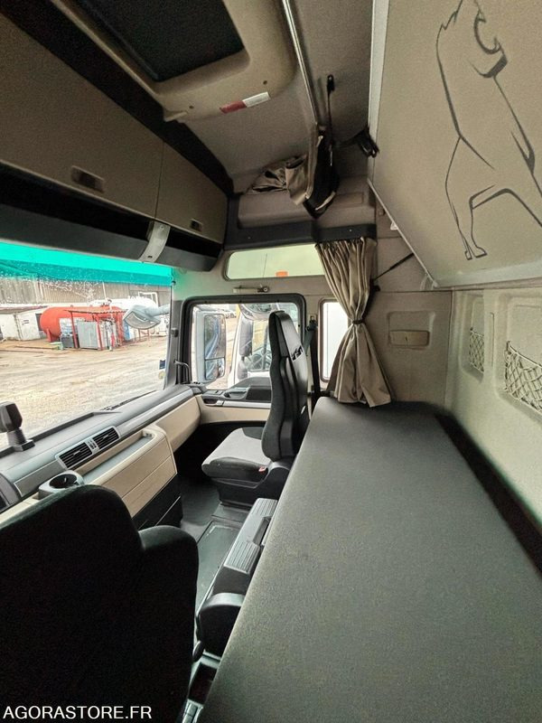 TRACTEUR MAN TGX19.480 - 2017 - 923446 kms (42020) - Tracteur routier: photos 4 TRACTEUR MAN TGX19.480 - 2017 - 923446 kms (42020) - Tracteur routier: photos 4