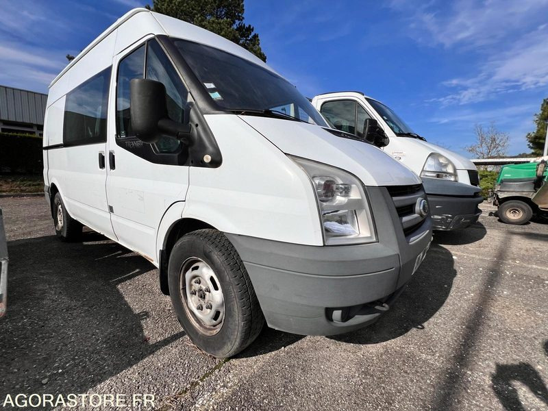 UTILITAIRE FORD TRANSIT - 2011 / 160 000 KM - MOTEUR HS - Fourgon utilitaire: photos 2 UTILITAIRE FORD TRANSIT - 2011 / 160 000 KM - MOTEUR HS - Fourgon utilitaire: photos 2
