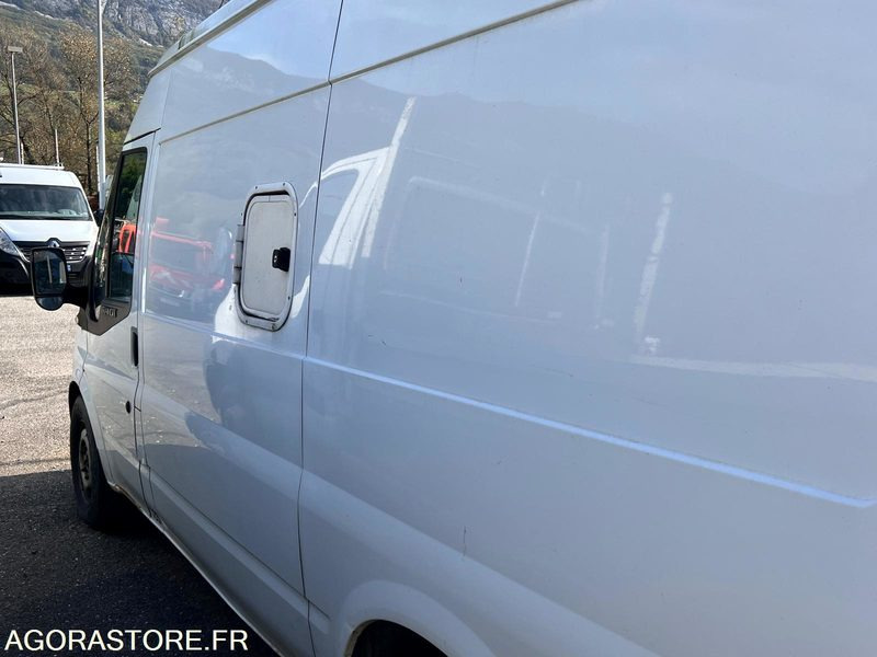 UTILITAIRE FORD TRANSIT - 2011 / 160 000 KM - MOTEUR HS - Fourgon utilitaire: photos 4 UTILITAIRE FORD TRANSIT - 2011 / 160 000 KM - MOTEUR HS - Fourgon utilitaire: photos 4