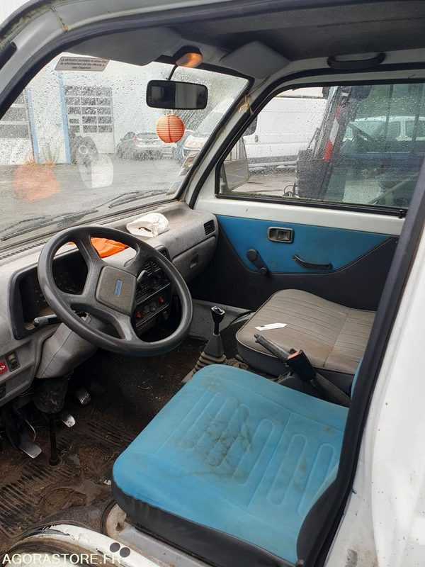 VQ-V20M PIAGGIO PORTER. - Utilitaire benne: photos 5 VQ-V20M PIAGGIO PORTER. - Utilitaire benne: photos 5