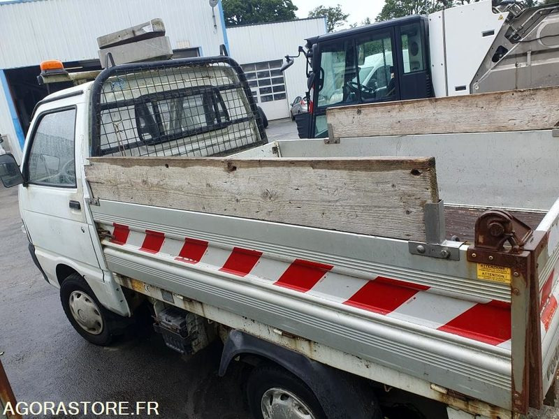 VQ-V20M PIAGGIO PORTER. - Utilitaire benne: photos 4 VQ-V20M PIAGGIO PORTER. - Utilitaire benne: photos 4