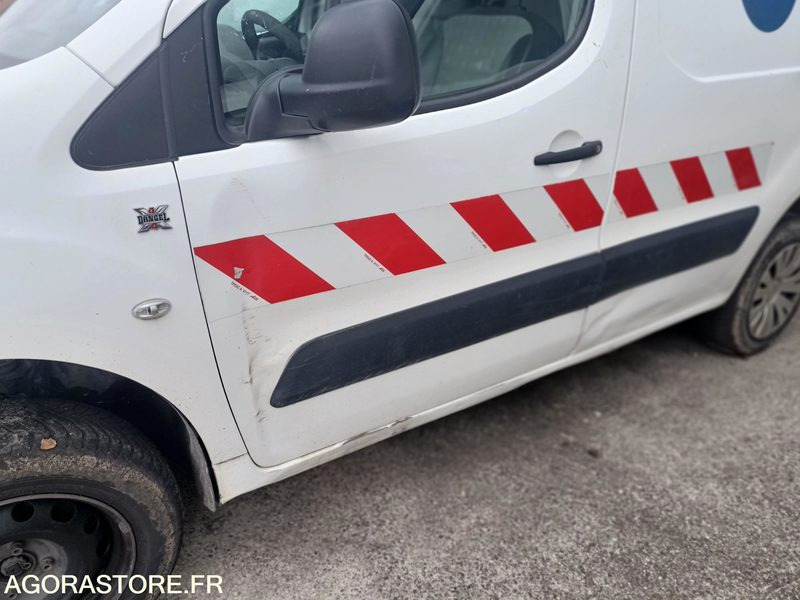 VU FOURGONNETTE CITROEN BERLINGO DANGEL 4X4 (BV changée avec embrayage) - Fourgonnette: photos 4 VU FOURGONNETTE CITROEN BERLINGO DANGEL 4X4 (BV changée avec embrayage) - Fourgonnette: photos 4