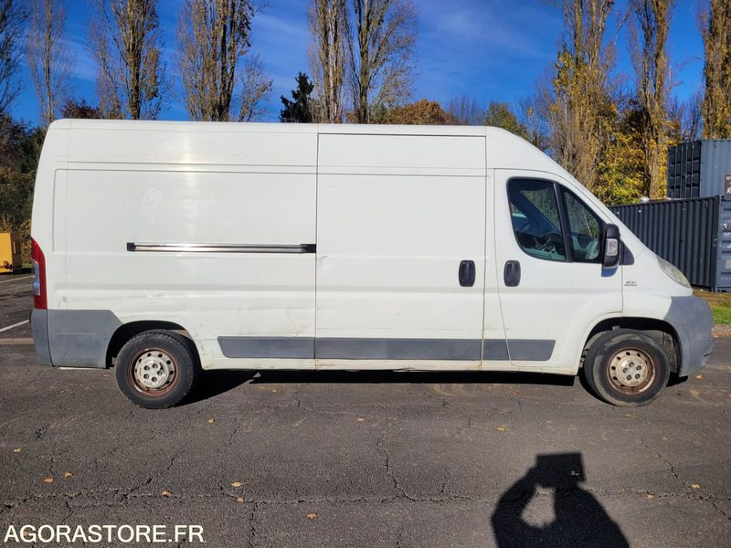 FIAT DUCATO DIESEL - AJ-836-BC - VIN ZFA25000001713110 - Véhicule utilitaire: photos 4 FIAT DUCATO DIESEL - AJ-836-BC - VIN ZFA25000001713110 - Véhicule utilitaire: photos 4