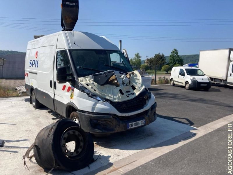 IVECO DAILY 50C18 NACELLE VERSALIFT - Véhicule utilitaire: photos 1 IVECO DAILY 50C18 NACELLE VERSALIFT - Véhicule utilitaire: photos 1
