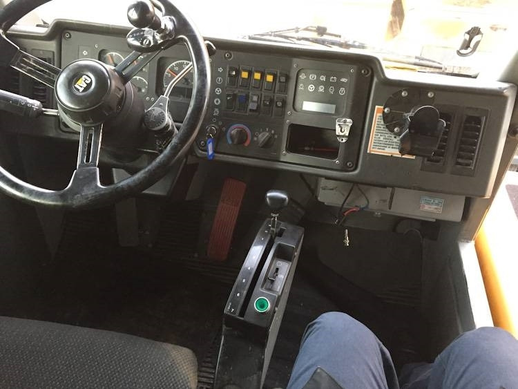 Tombereau rigide CAT 775 D: photos 13 Tombereau rigide CAT 775 D: photos 13