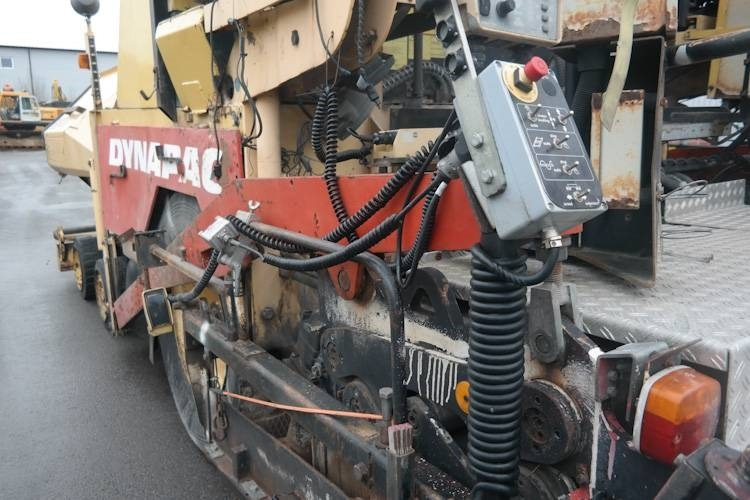 Dynapack F121 4WD - Finisseur: photos 5 Dynapack F121 4WD - Finisseur: photos 5