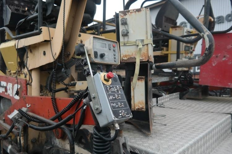 Dynapack F121 4WD - Finisseur: photos 4 Dynapack F121 4WD - Finisseur: photos 4